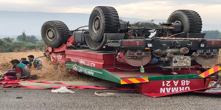 Yağış nedeniyle, kayganlaşan yolda kontrolü kaybeden arazöz takla attı 3 yaralı