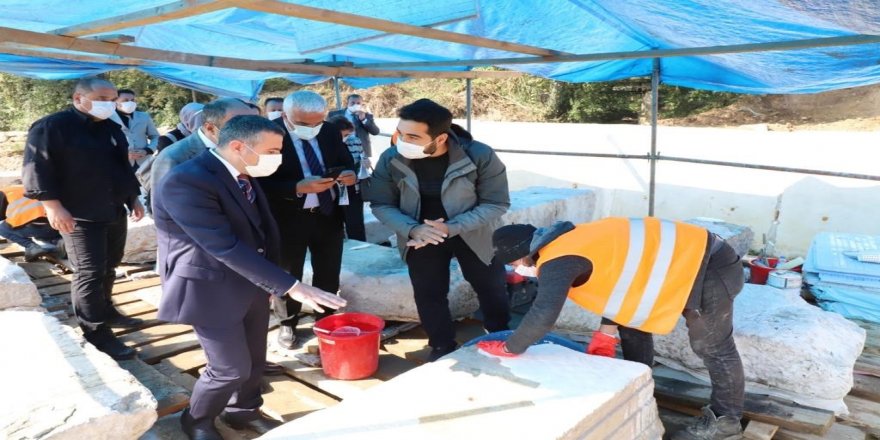 Dört bir yani tarih olan Konuralp’te, kazı çalışmaları sürüyor