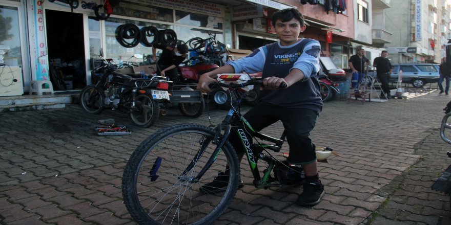 15 yaşındaki mucit'in tasarladığı, Atakan 28 plakalı olan moto-bisikleti dikkat çekiyor