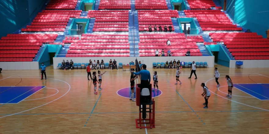 Kadın Voleybol Takımı sezonu galibiyetle açtı
