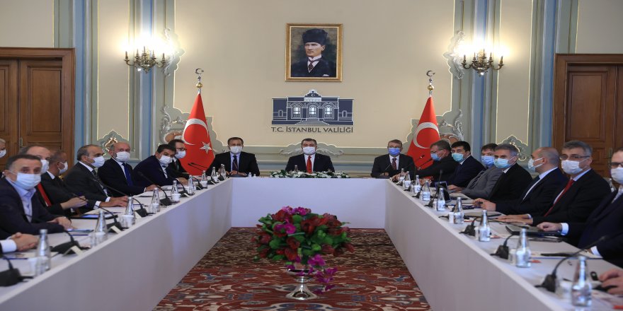 Sağlık Bakanı Fahrettin Koca, İstanbul’da yerel yöneticilerle bir araya geldi