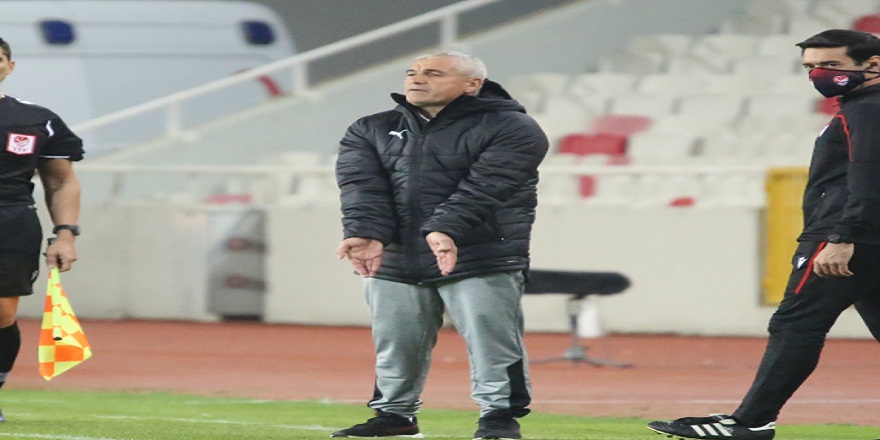 Rıza Çalımbay aynı hakemden 2. kez sarı kart gördü