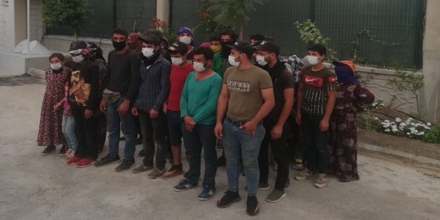 Antalya'da, balık istifi yolculuk! 14 kişilik minibüste 27 kişi!