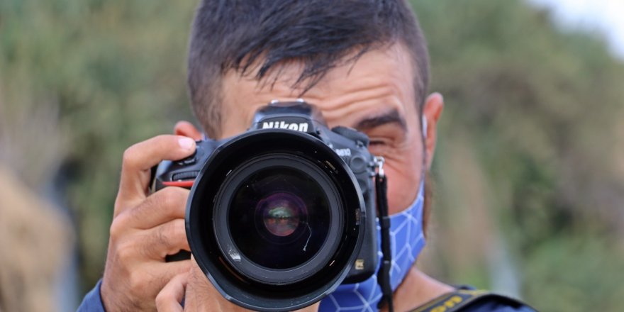 Antalya’da Görme engelli Enes Samed Budak hayatını fotoğraf çekerek kazanıyor, görenler gözlerine inanamıyor