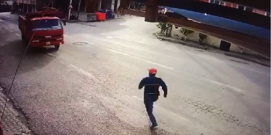 Bursa'da, park halindeki kamyonun freni boşalınca, sürücüsü peşinden böyle koştu!