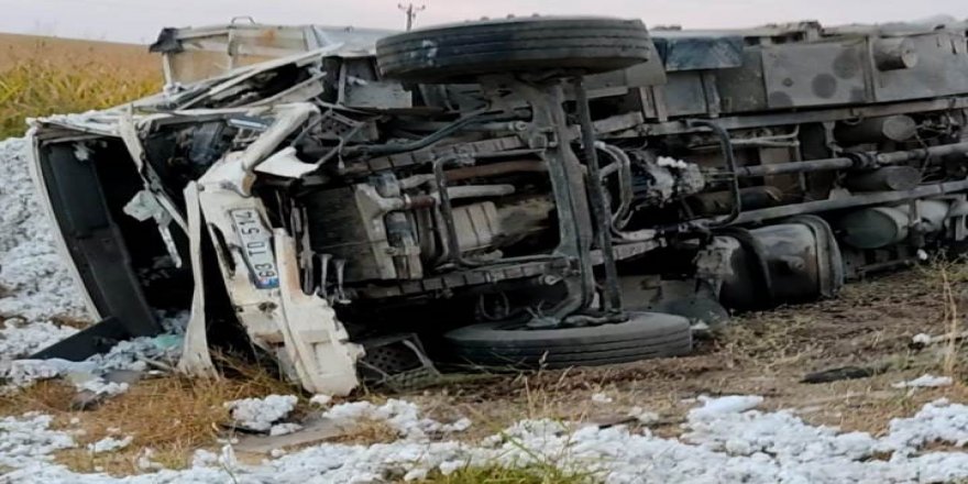Şanlıurfa'da iki kamyon çarpıştı: 3 ölü, 1 yaralı