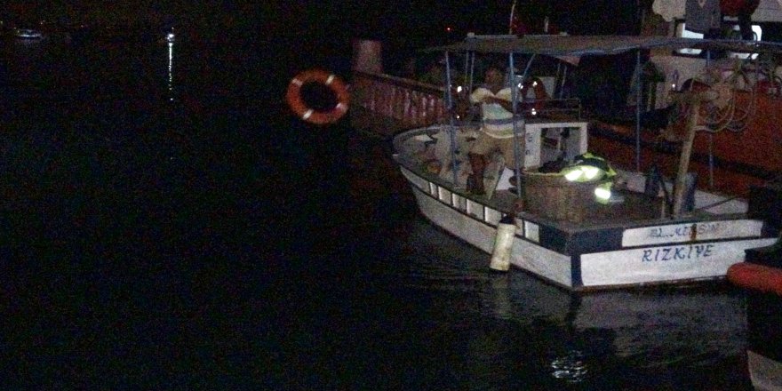 Mersin Erdemli’de balıkçı kayığı battı, 2 kişi yüzerek kurtuldu