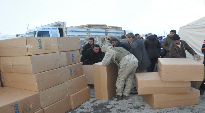 Yüksekova'dan Başkale'deki depremzedelere yardım eli