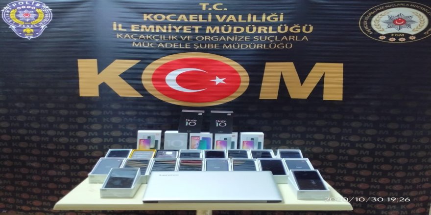 Kocaeli Derince’de 26 adet gümrük kaçağı cep telefonu ele geçirildi