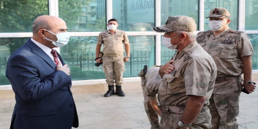 Jandarma Genel Komutanı Orgeneral Arif Çetin, Vali Mahmut Demirtaş ile bir araya geldi