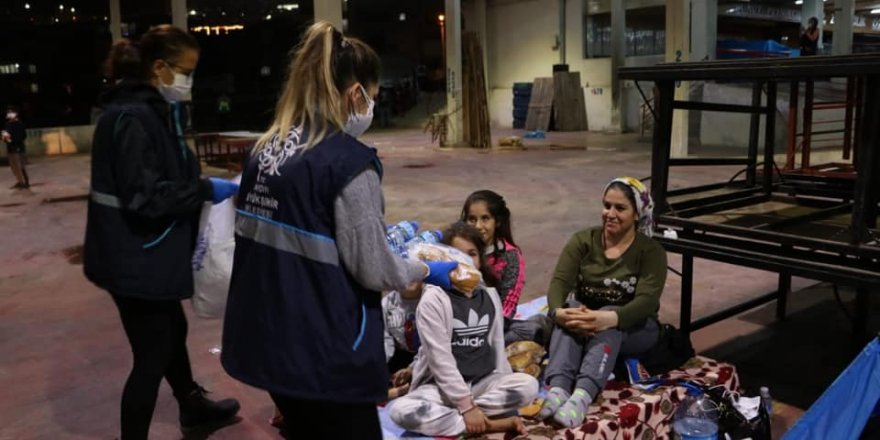 Aydın Büyükşehir ekipleri Başkan Çerçioğlu'nun talimatı ile depremzedelerin  yardımına koştu