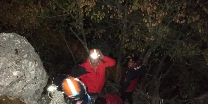 Adana'da Uçurumda mahsur kalan gençleri AFAD kurtardı