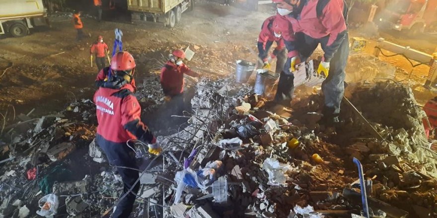 Kastamonu JAK Timi, İzmir’de deprem bölgesinde kurtarmada operasyonuna katılıyor