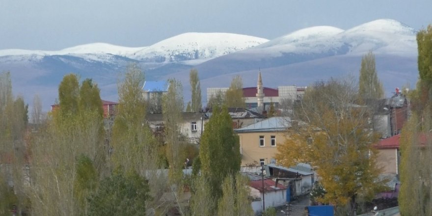 Kars’ta yılın ilk karı düştü dağlar beyaza büründü