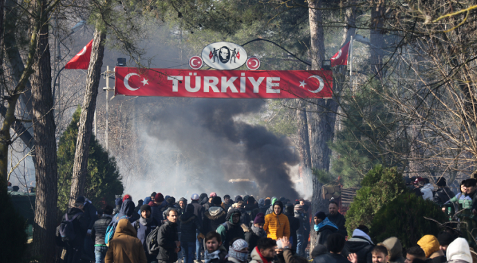 Yunan askerlerinden acımasız müdahale: 2 yaralı