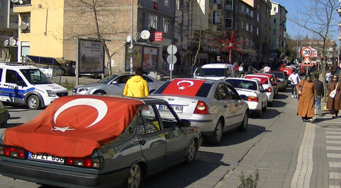 Şehitler için konvoy yaptılar