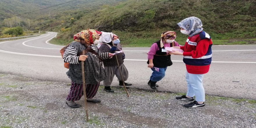 Zonguldak'ta Kadına şiddete karşı broşür dağıtıldı