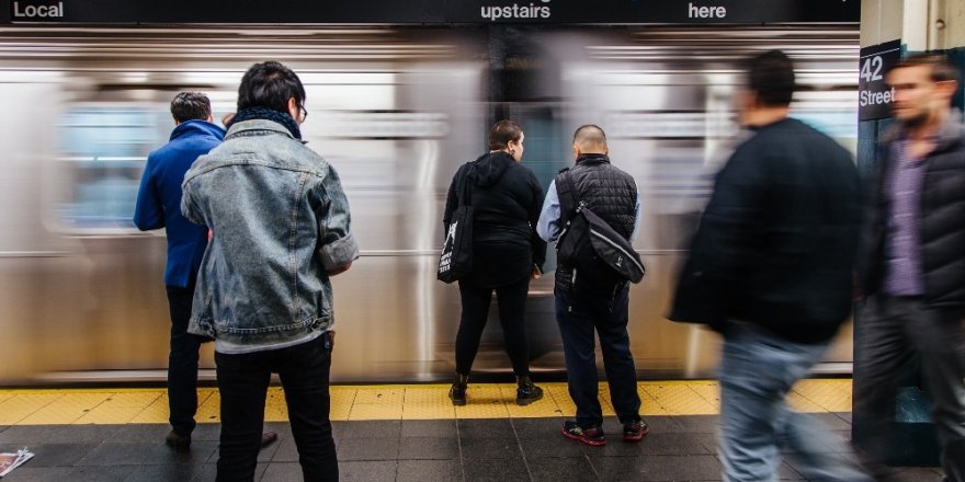 Amerika'nın New York kentinde yolcular, korku içinde yaşıyor
