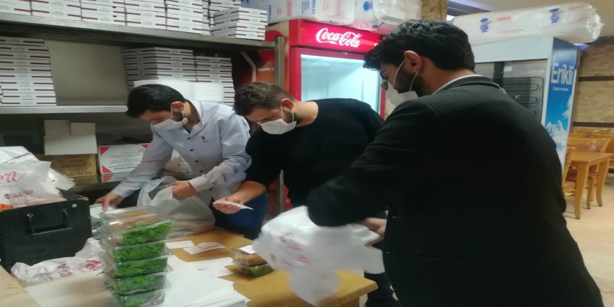 İzmir’de lokantalarda paket servisi yoğunluğu