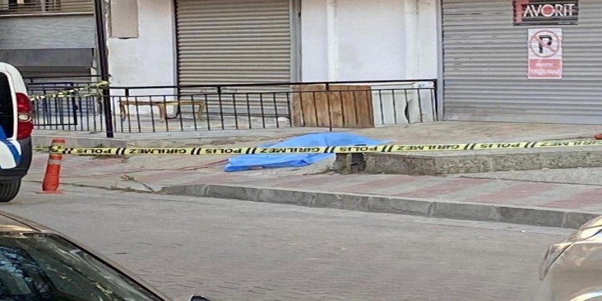 İzmir Karşıyaka'da balkondan düşen 76 yaşındaki kadın hayatını kaybetti