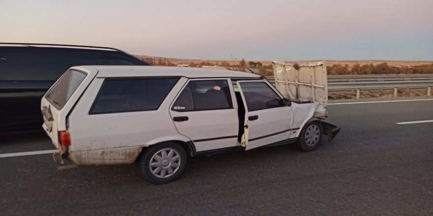 Otomobilin açılan kapısından yola savrulan kadın yaşamını yitirdi
