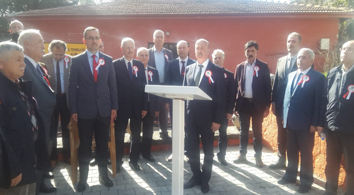 Ölen öğretmen ve öğrenciler anısına anıt yapıldı