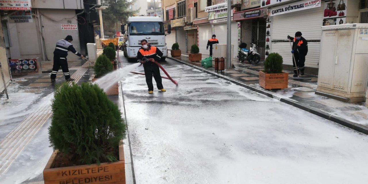 Mardin Kızıltepe’de caddeler köpüklü suyla yıkanıyor