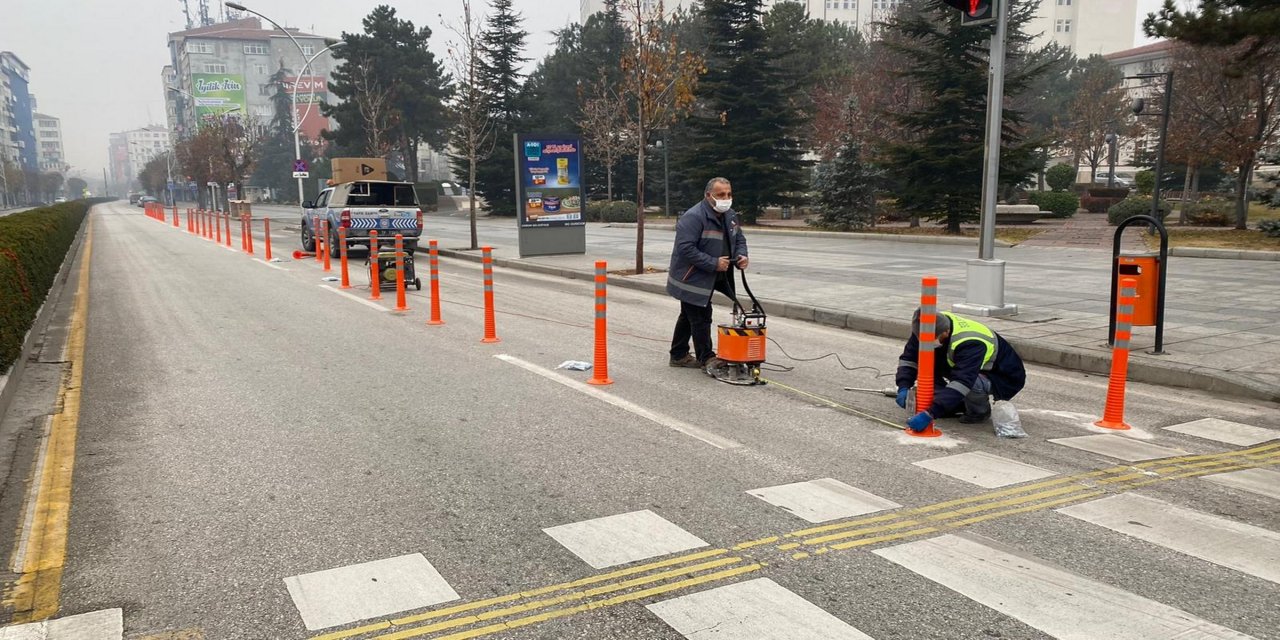 Çorum belediyesi gazi caddesine bisiklet yolu yapıyor