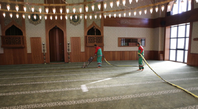 Camilerinde bahar temizliği