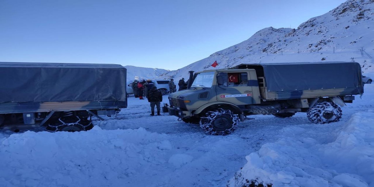 Hakkari'de görev yapan 1 asker çığ altında kalarak şehit oldu