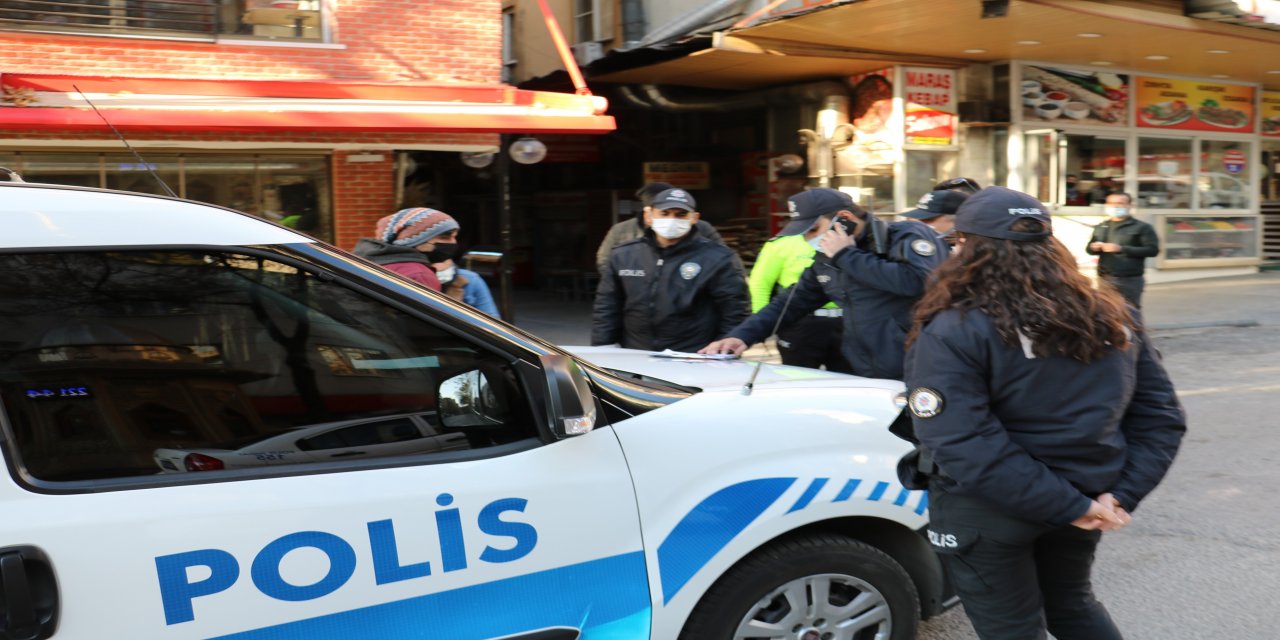 Kısıtlamaya uymadılar kavga ettiler! Polis ekipleri kavga eden 3 kişiye 900'er lira ceza verdi