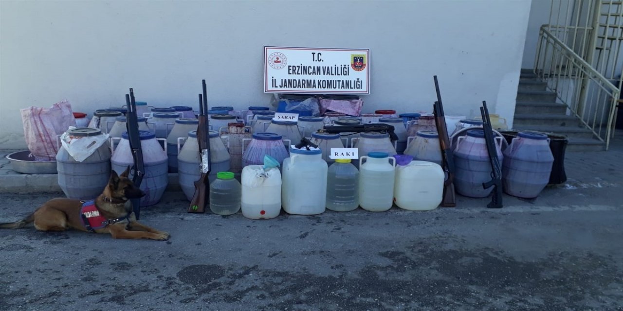 Erzincan’da yılbaşı öncesinde yapılan operasyonlarda  2 bin102 litre sahte alkol ele geçirildi