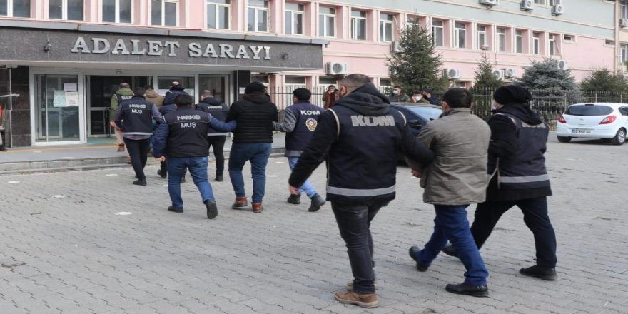 Muş'ta ehliyet sınavı için kopya düzeneği kuran çete çökertildi