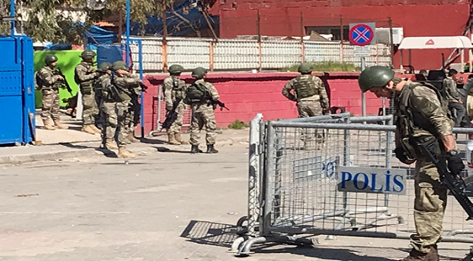 Sivil otobüslerle sınır birliklerine komando sevkiyatı