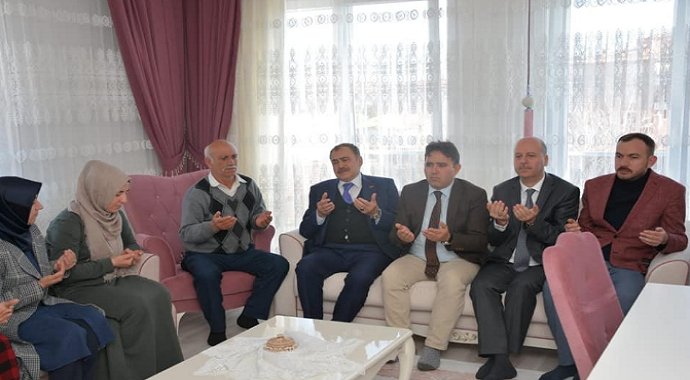 Bakan Eroğlu memleketi Şuhut’ta şehit ailelerini ziyaret etti