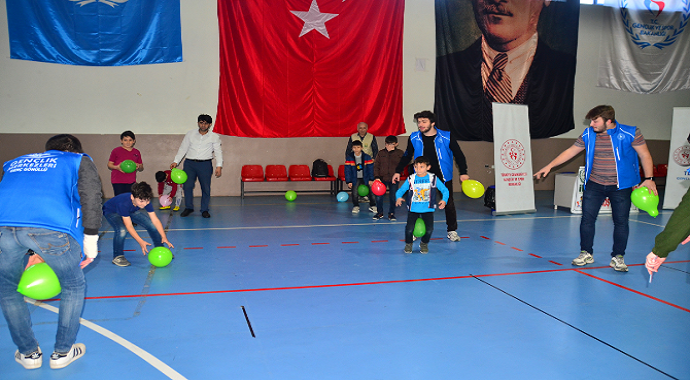 Terme ilçesinde Yetim ve öksüz çocuklar sevindirildi