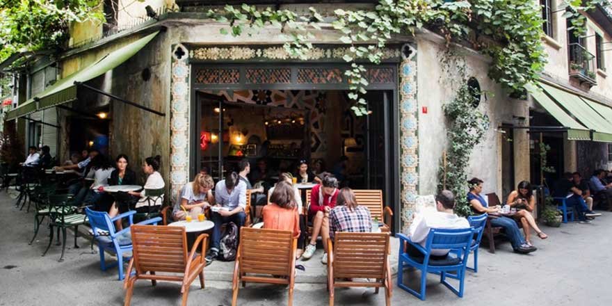 Karşı çıkanlara Kötü Haber! Korona virüs aşısı olmayanlar artık restoranlara alınmayacak!