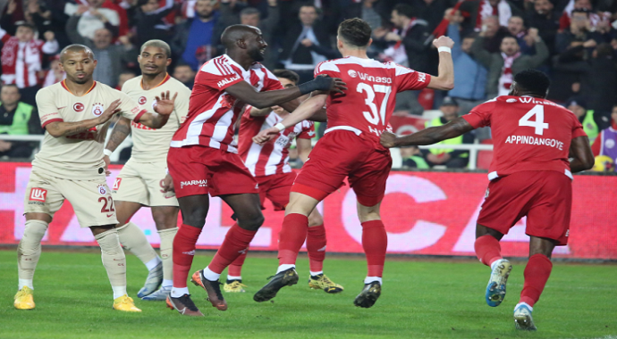 Galatasaray: 2 - Sivasspor: 2 Maç sonucu