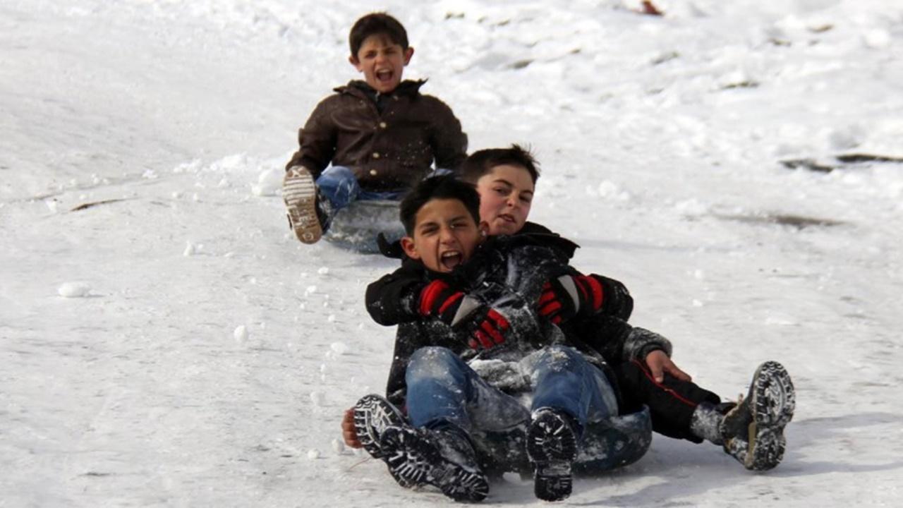 Kar Yağışı sebebi ile okullar tatil edildi! 22 Aralık 2021 kar tatili hangi il ve ilçeler hangileri?