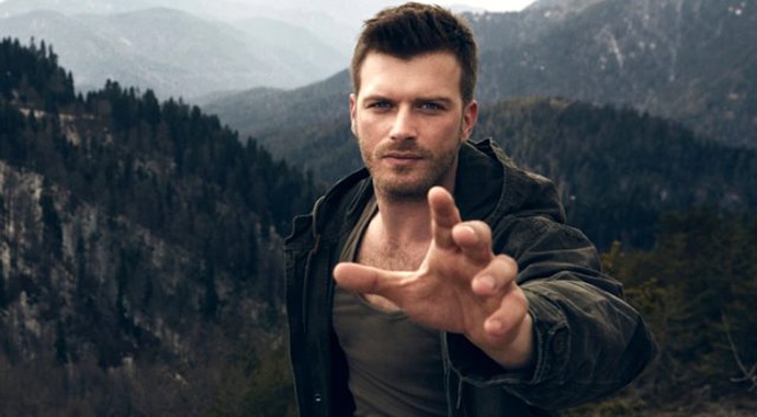 Kıvanç Tatlıtuğ paylaştığı fotoğrafı ile Instangram'ı salladı