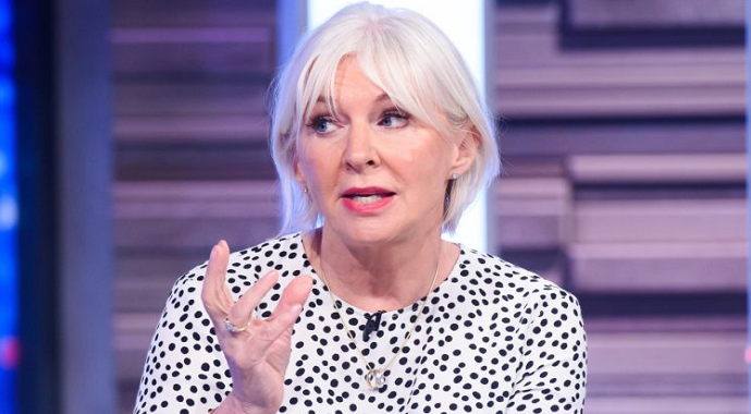 İngiltere Sağlık Bakan Yardımcısı Nadine Dorries koronavirüse yakalandı