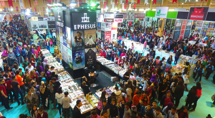 Denizli Büyükşehir Belediyesi Korona virüsü nedeniyle kitap fuarı ertelendi