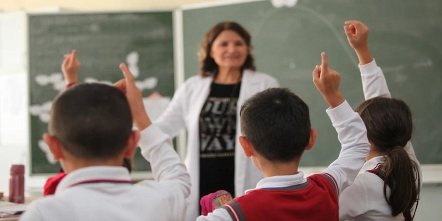 Seçime bir gün kala iktidardan bir 'müjde' daha: 100 öğrencisi olan her okulda zorunlu hale gelecek