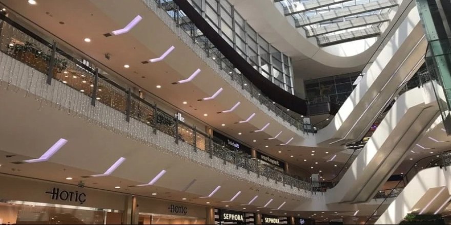 Türkiye’nin Ünlü AVM’sine 18 Yaş Sınırı: Yeni Karar Tartışma Yarattı