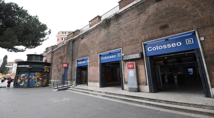 İtalya Başbakanı Giuseppe Conte: 4 Mayıs'ta bazı işletmeler açılıyor