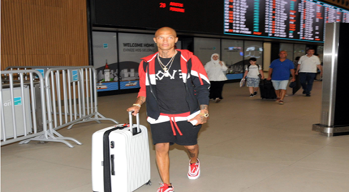 Dünyanın en yakışıklı mahkumu Jeremy Meeks'ten Alaçatı'ya yardım