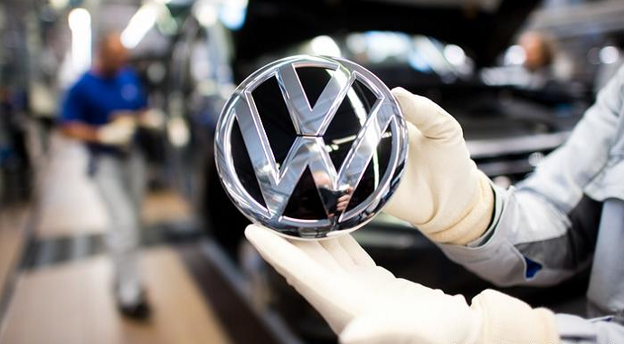 Otomobil devi Volkswagen korona virüsü nedeniyle üretimi askıya alıyor