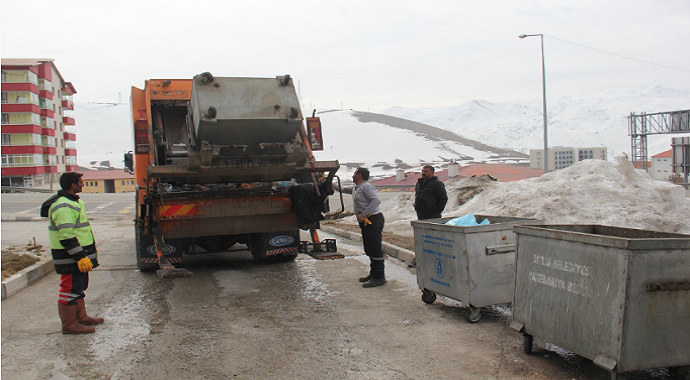 Bitlis Belediyesi kar ve çöpler ayrıştırılıyor
