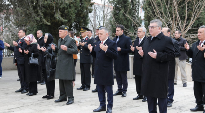 Çanakkale Zaferi'nin 105. yılında korona virüsü nedeniyle kutlamaya sadece yetkililerin katıldı