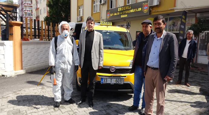 Mersin'in Erdemli ilçesinde minibüsler, servisler ve taksiler dezenfekte edildi